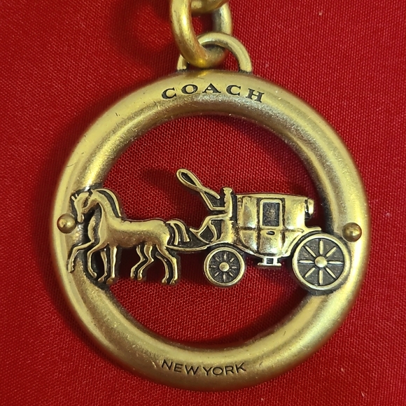 Coach And Carriage Bag Charm Gold. - Picture 2 of 3